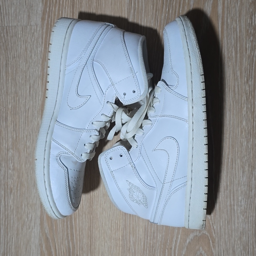 USED Air Jordan 1 white on white